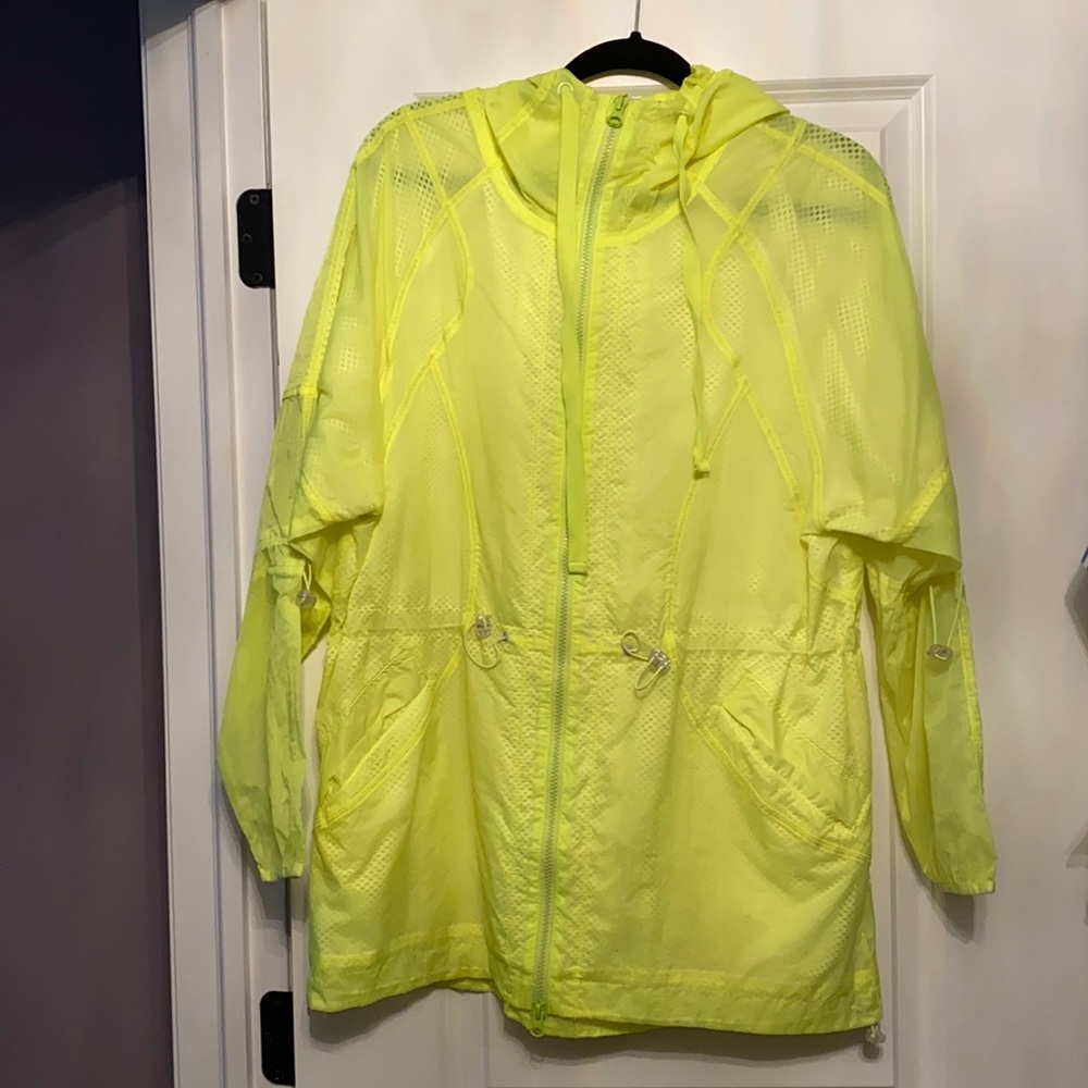 Zella Rainjacket with hood and pockets